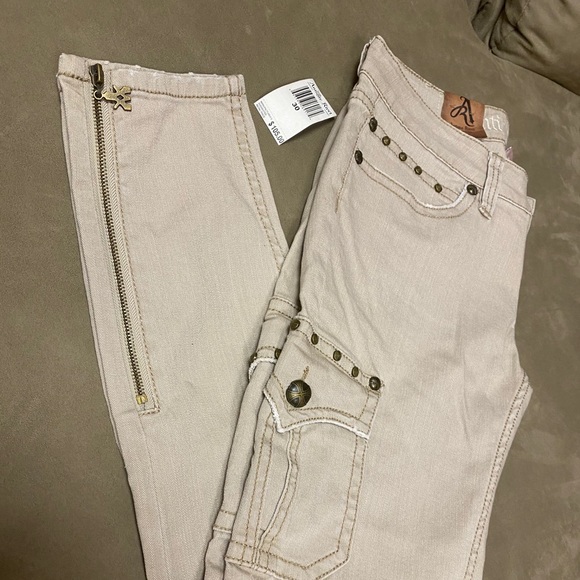 Antique Rivet Khaki Jeans - Picture 3 of 16